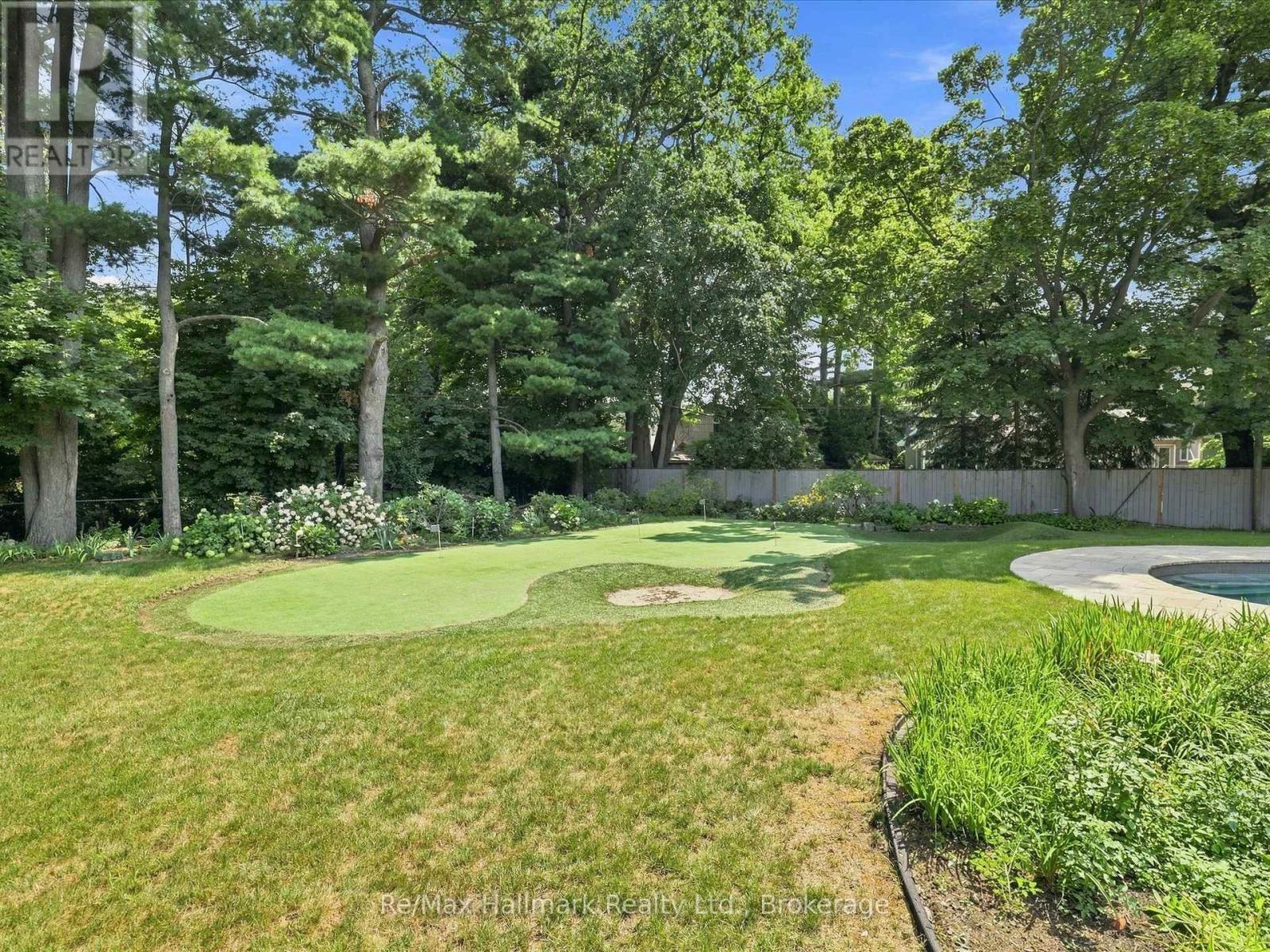 2076 Glenforest Crescent Property Photo 4