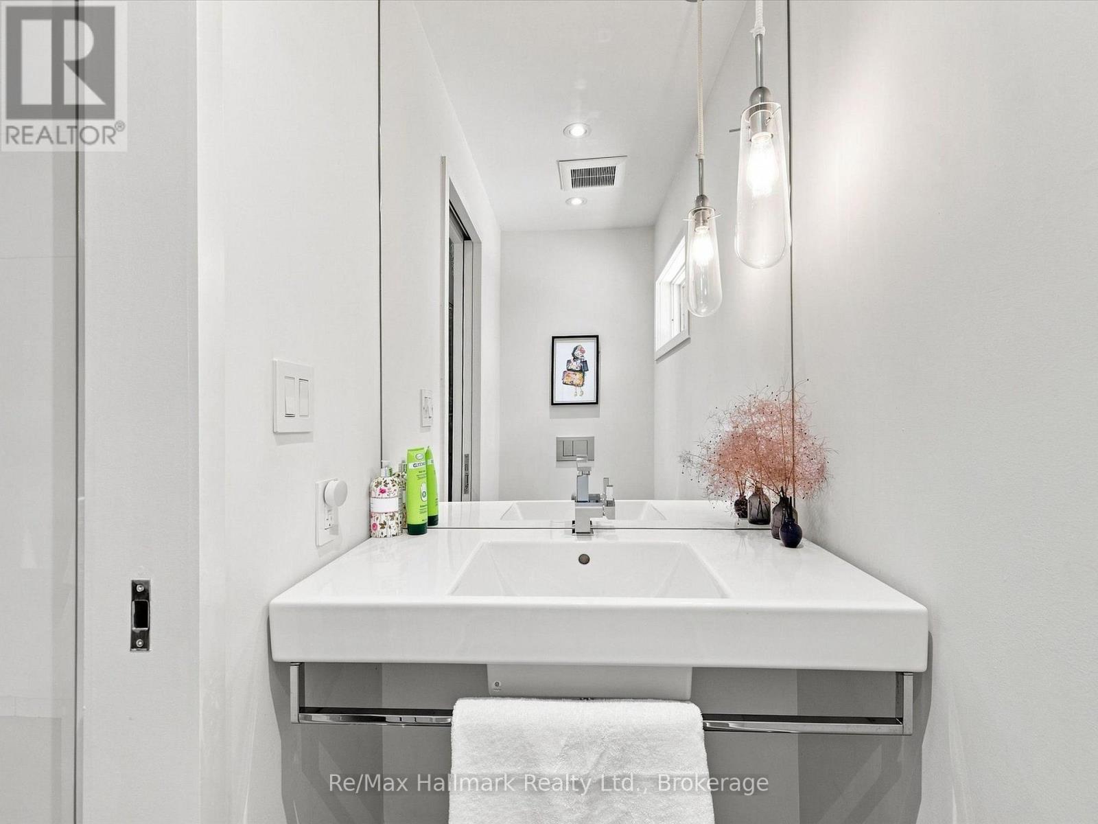 2076 Glenforest Crescent Property Photo 20