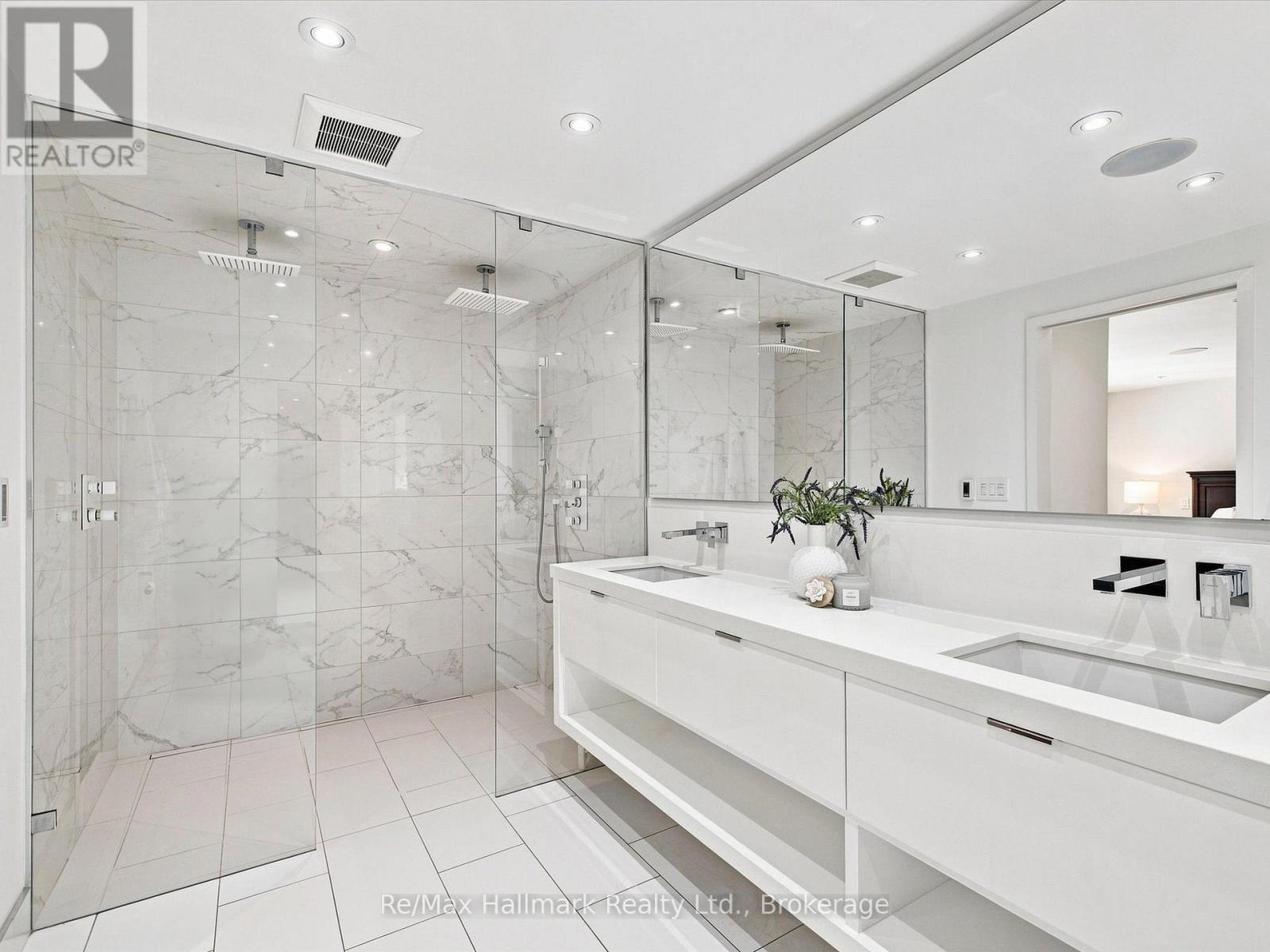 2076 Glenforest Crescent Property Photo 27