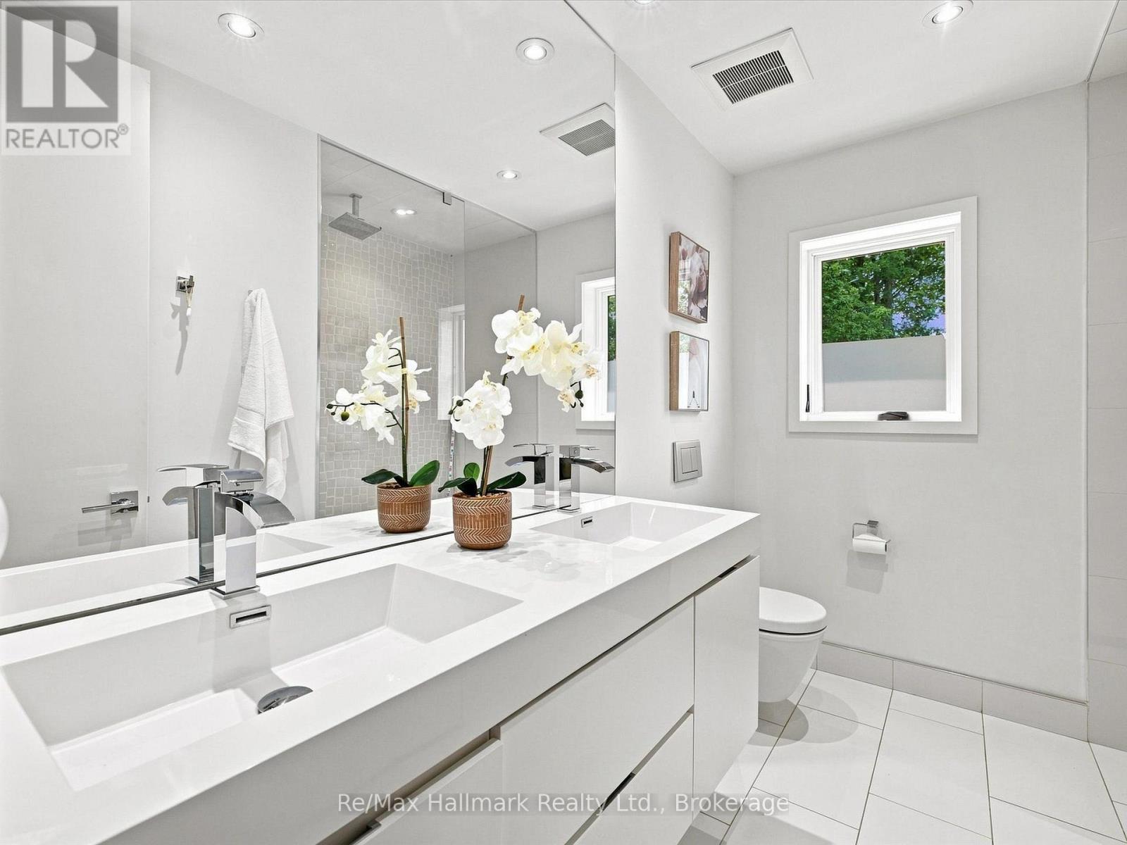 2076 Glenforest Crescent Property Photo 30