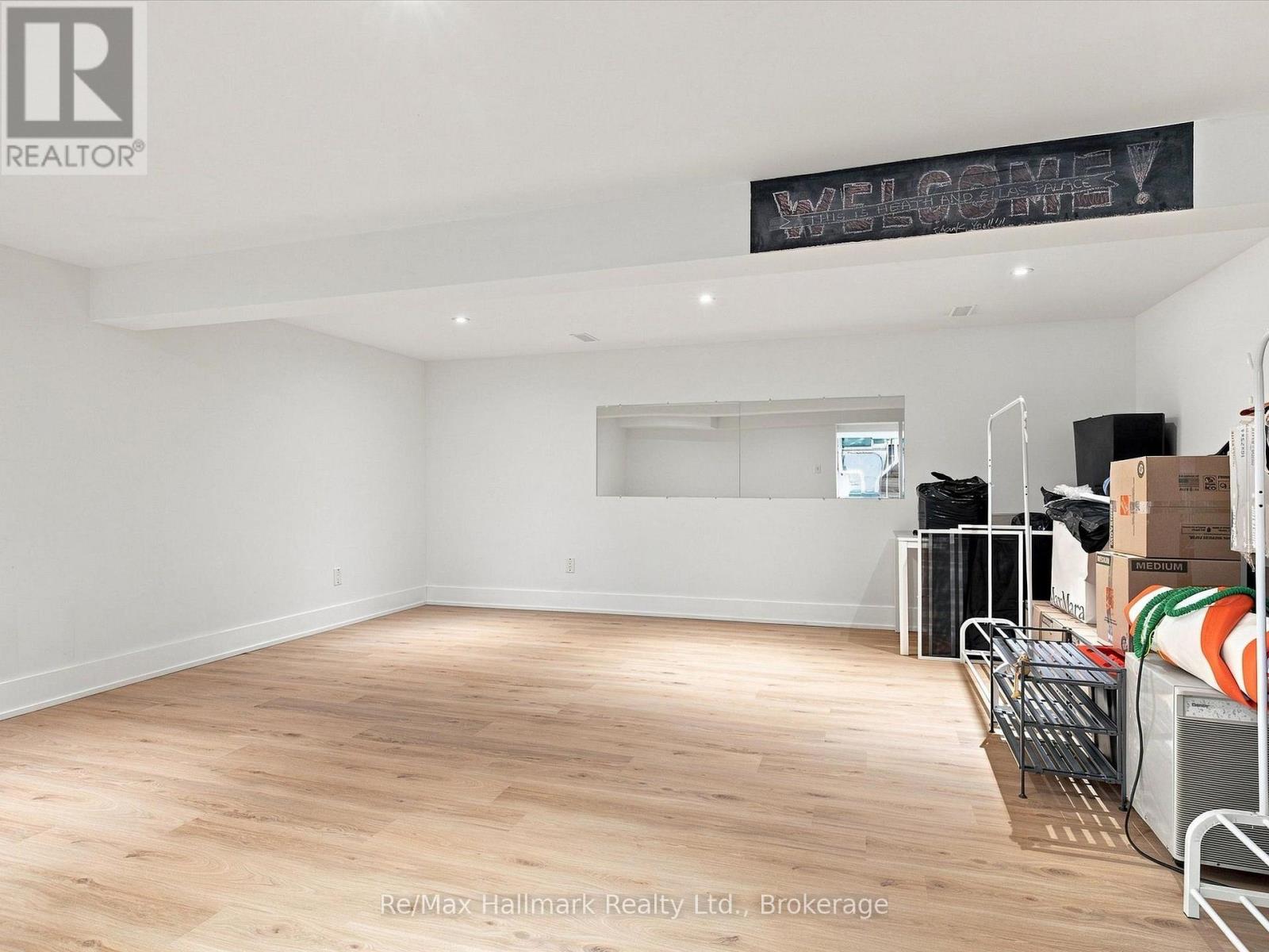 2076 Glenforest Crescent Property Photo 40