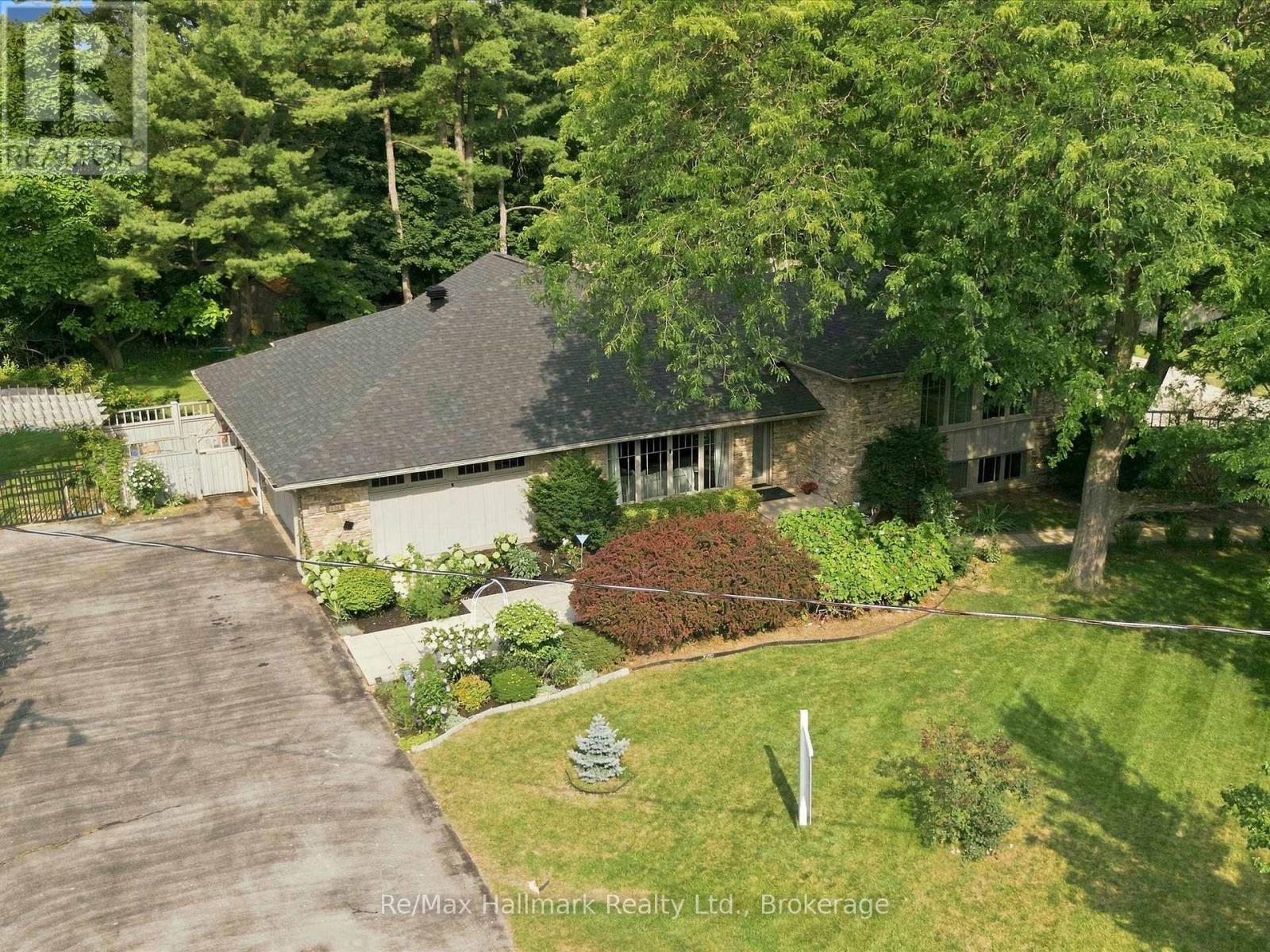 2076 Glenforest Crescent Property Photo 43