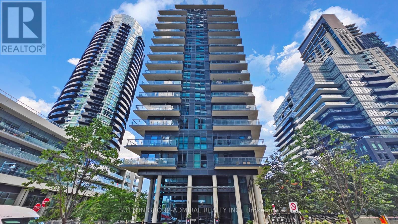 TH 104 - 39 ANNIE CRAIG DRIVE Property Photo 1