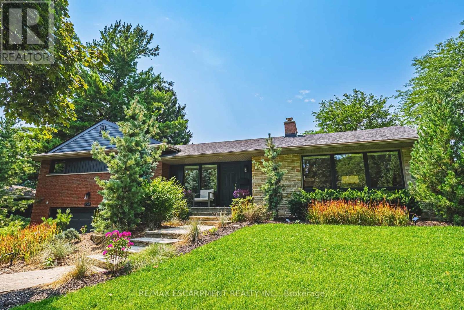 794 FALCON BOULEVARD Property Photo 1