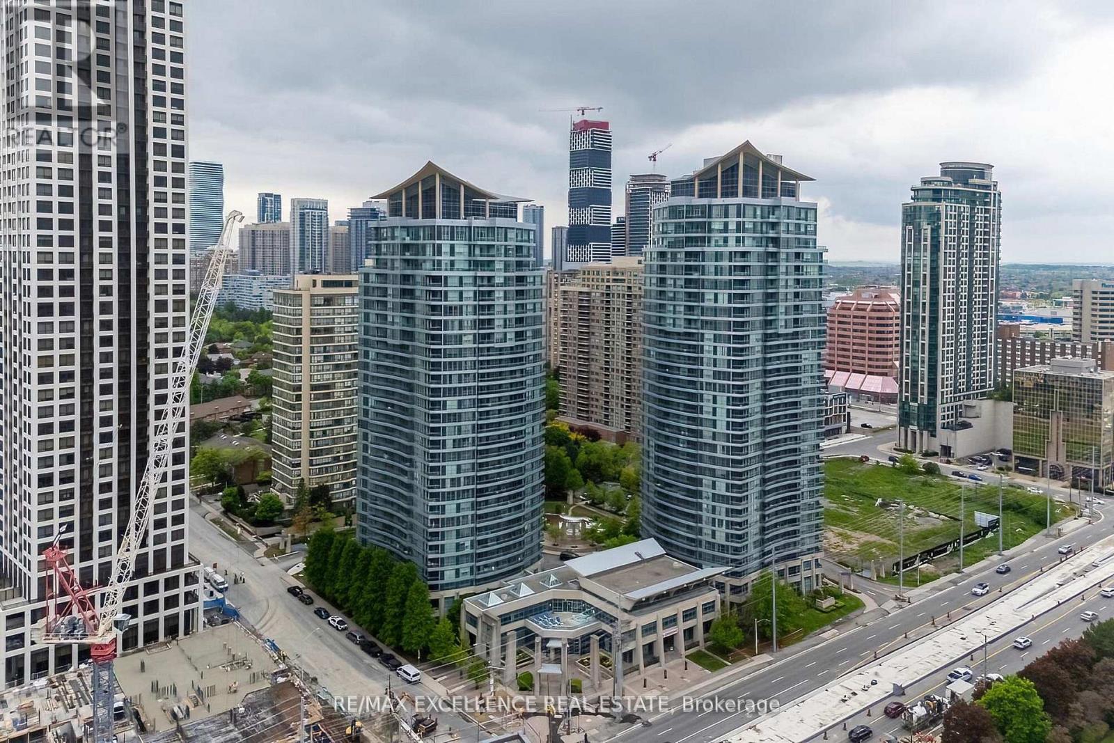 2102 - 33 ELM DRIVE