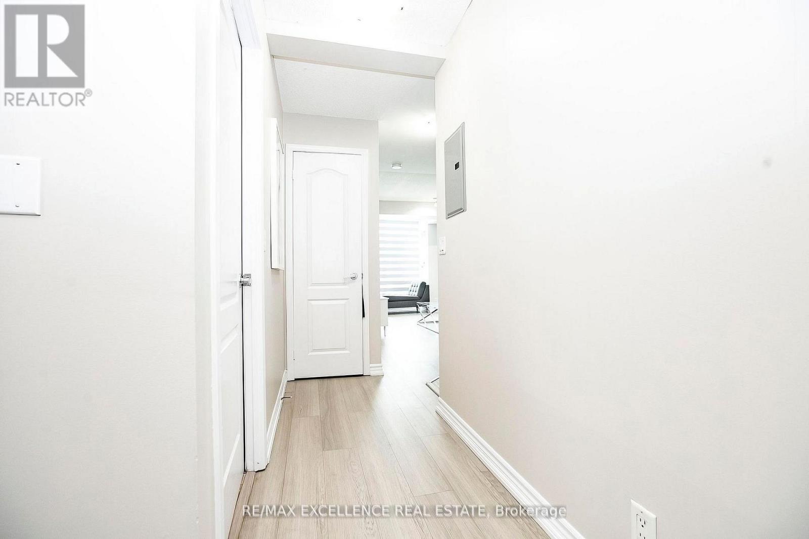 2102 - 33 Elm Drive Property Photo 14