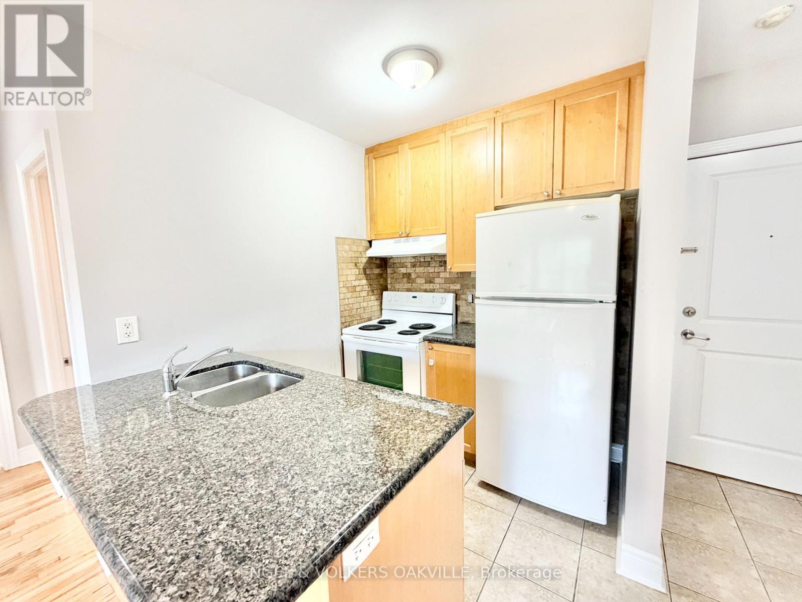 302 - 15 THIRTY THIRD STREET Property Photo 1
