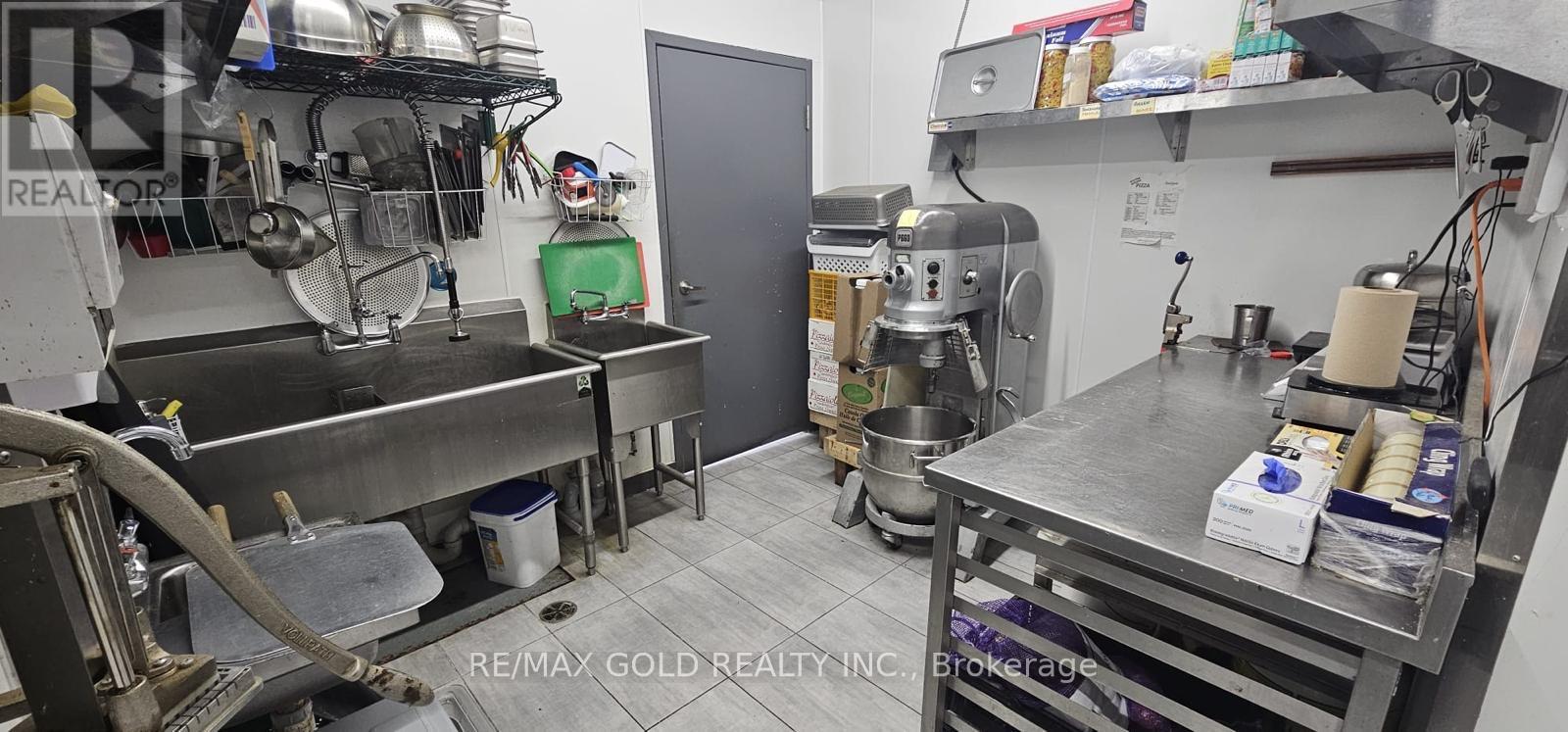 3900 Eglington Avenue W Property Photo 6