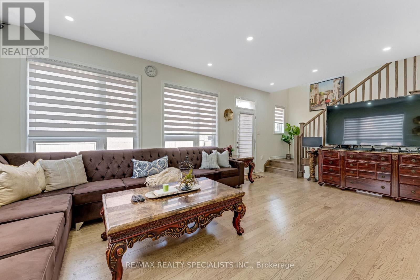 1 Boothill Drive Property Photo 6