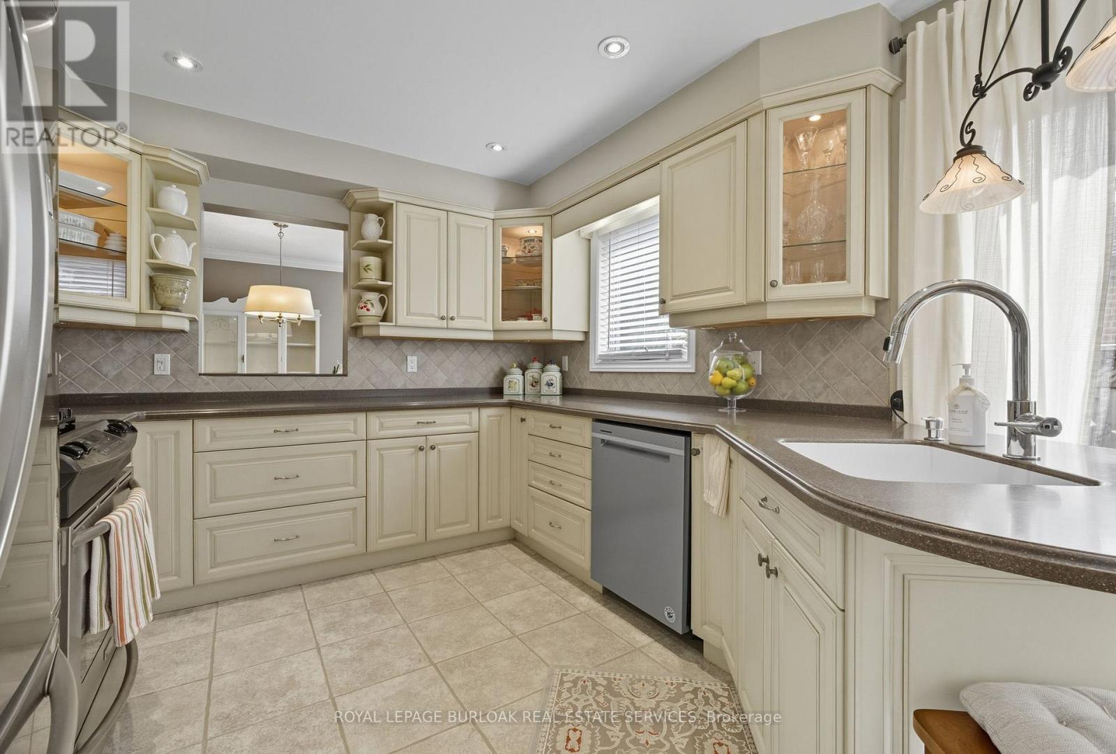 1580 Woodeden Drive Property Photo 8
