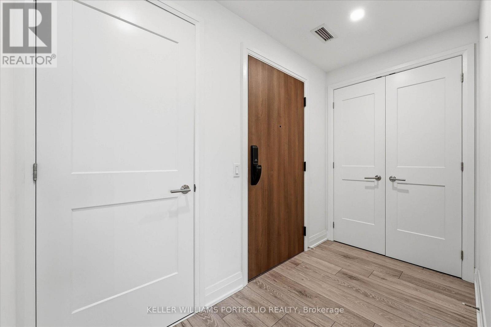 506 - 21 Park Street E Property Photo 6