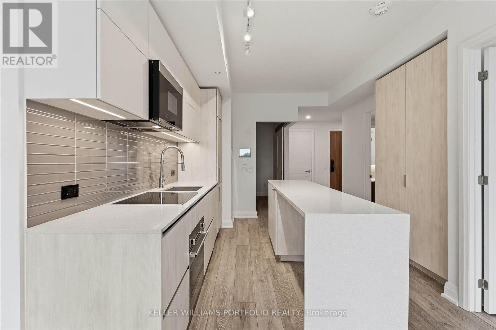 506 - 21 Park Street E Property Photo 8