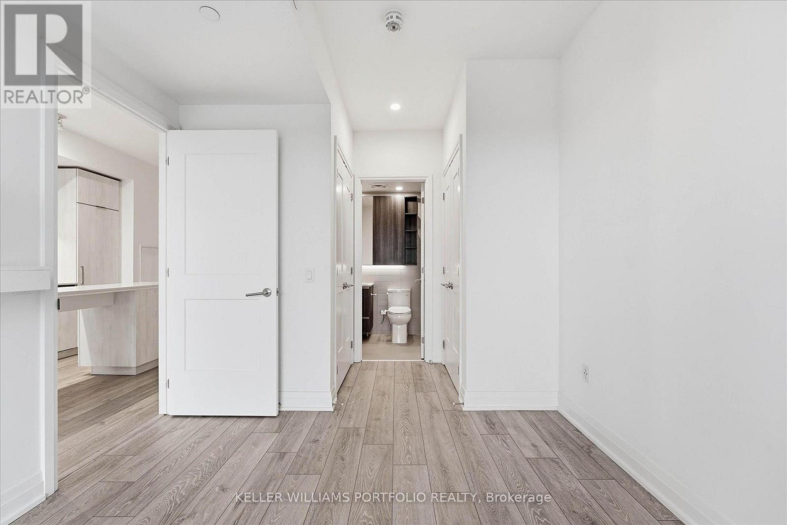 506 - 21 Park Street E Property Photo 17