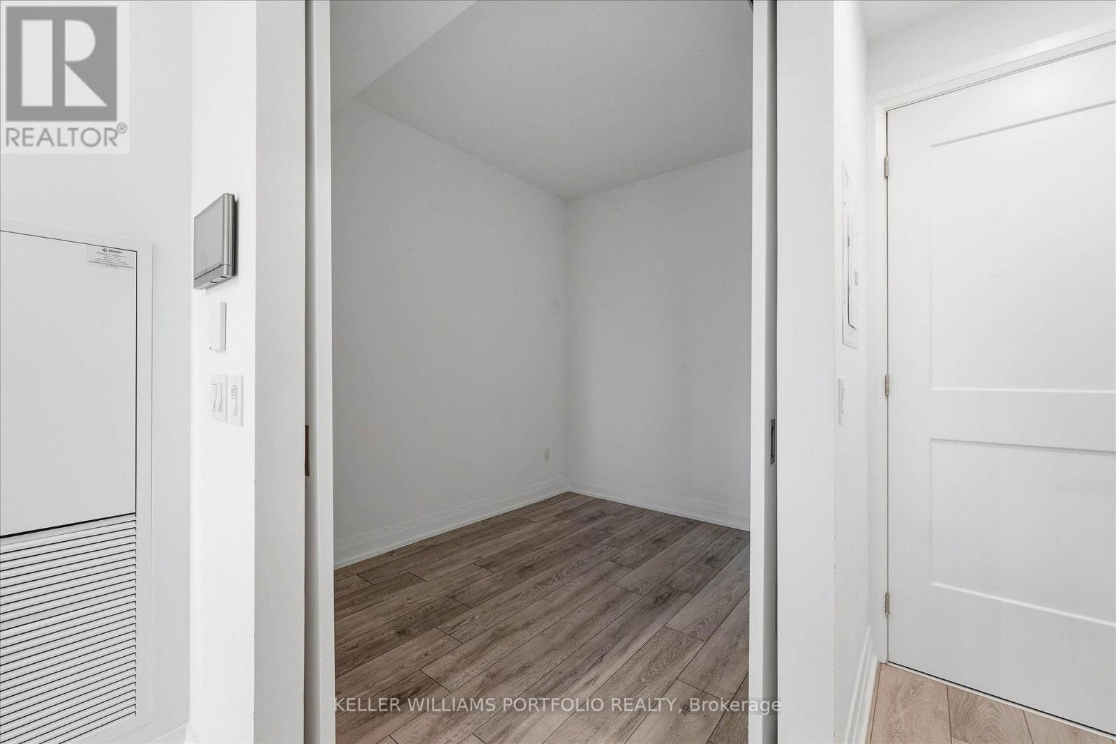 506 - 21 Park Street E Property Photo 21