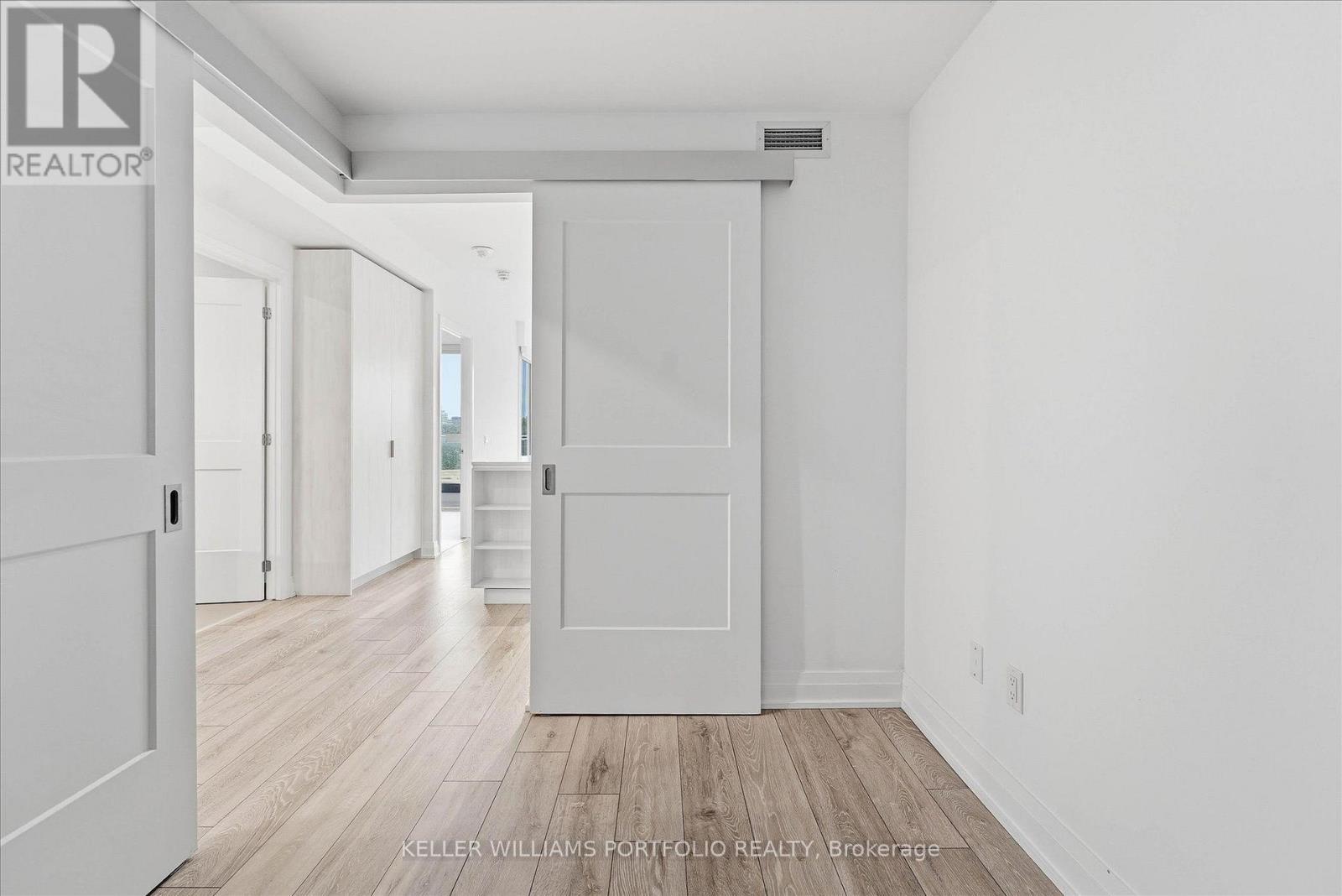 506 - 21 Park Street E Property Photo 22