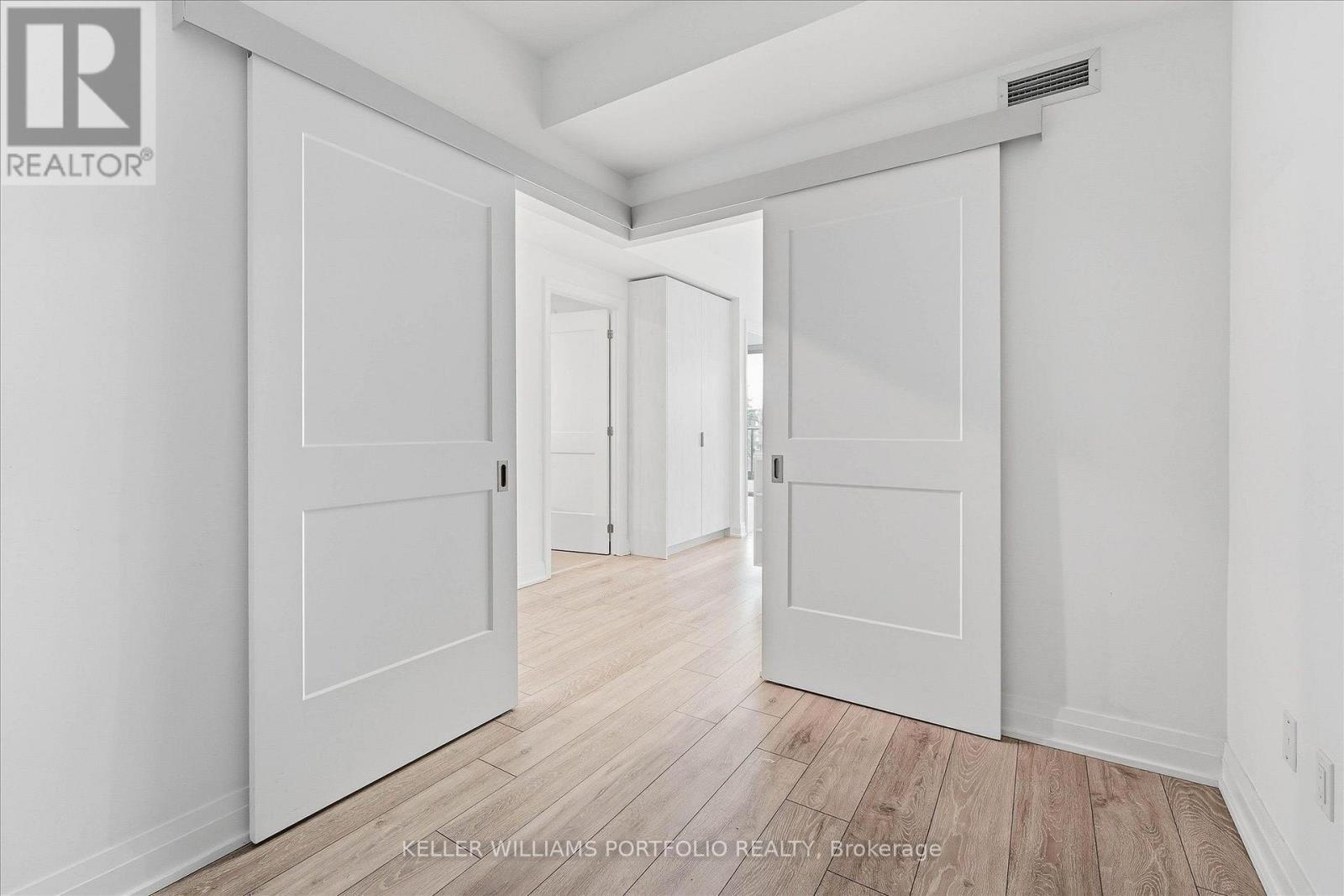 506 - 21 Park Street E Property Photo 23