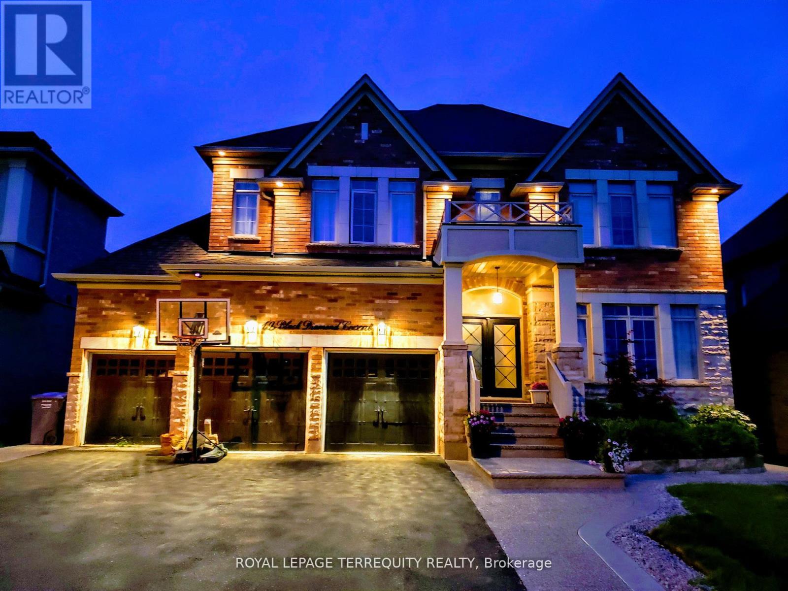 19 BLACK DIAMOND CRESCENT Property Photo 1