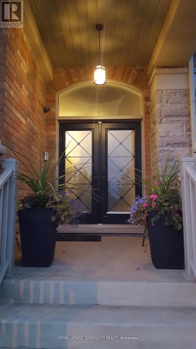 19 Black Diamond Crescent Property Photo 2