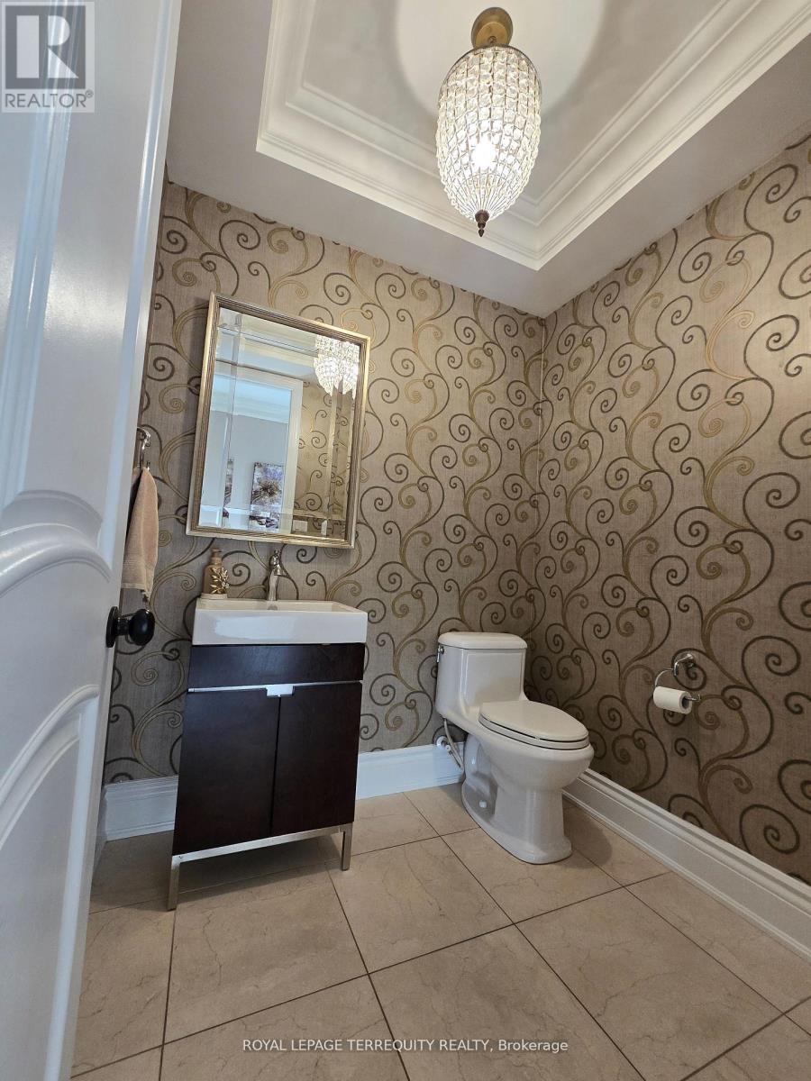 19 Black Diamond Crescent Property Photo 8