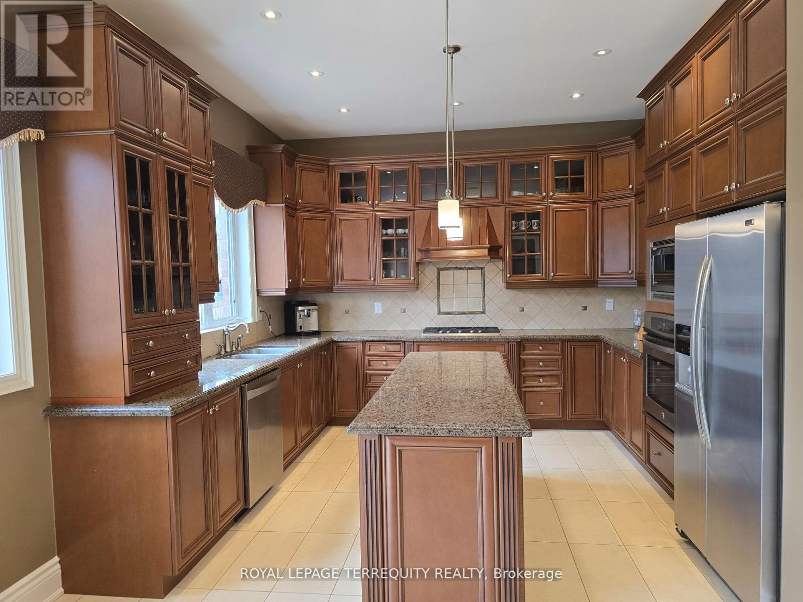 19 Black Diamond Crescent Property Photo 14