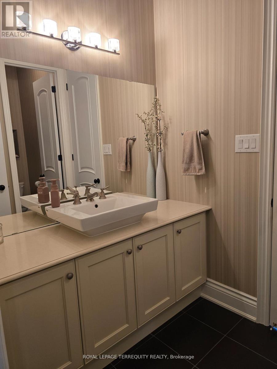 19 Black Diamond Crescent Property Photo 28
