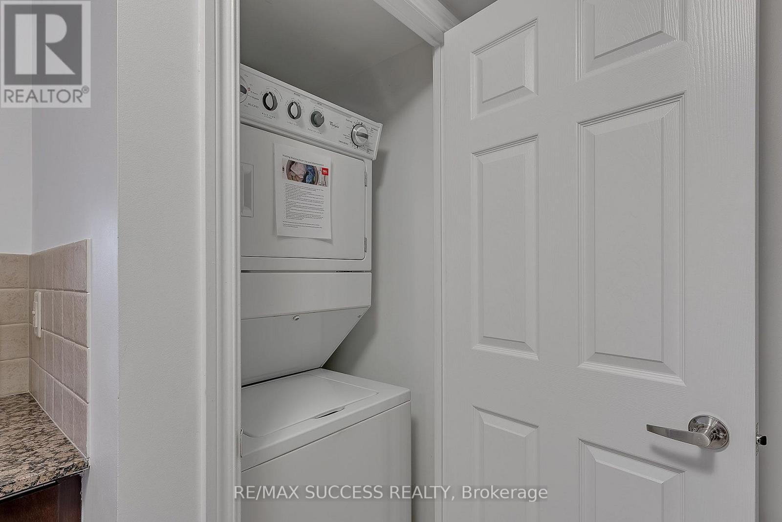 203 - 310 Burnhamthorpe Road W Property Photo 4
