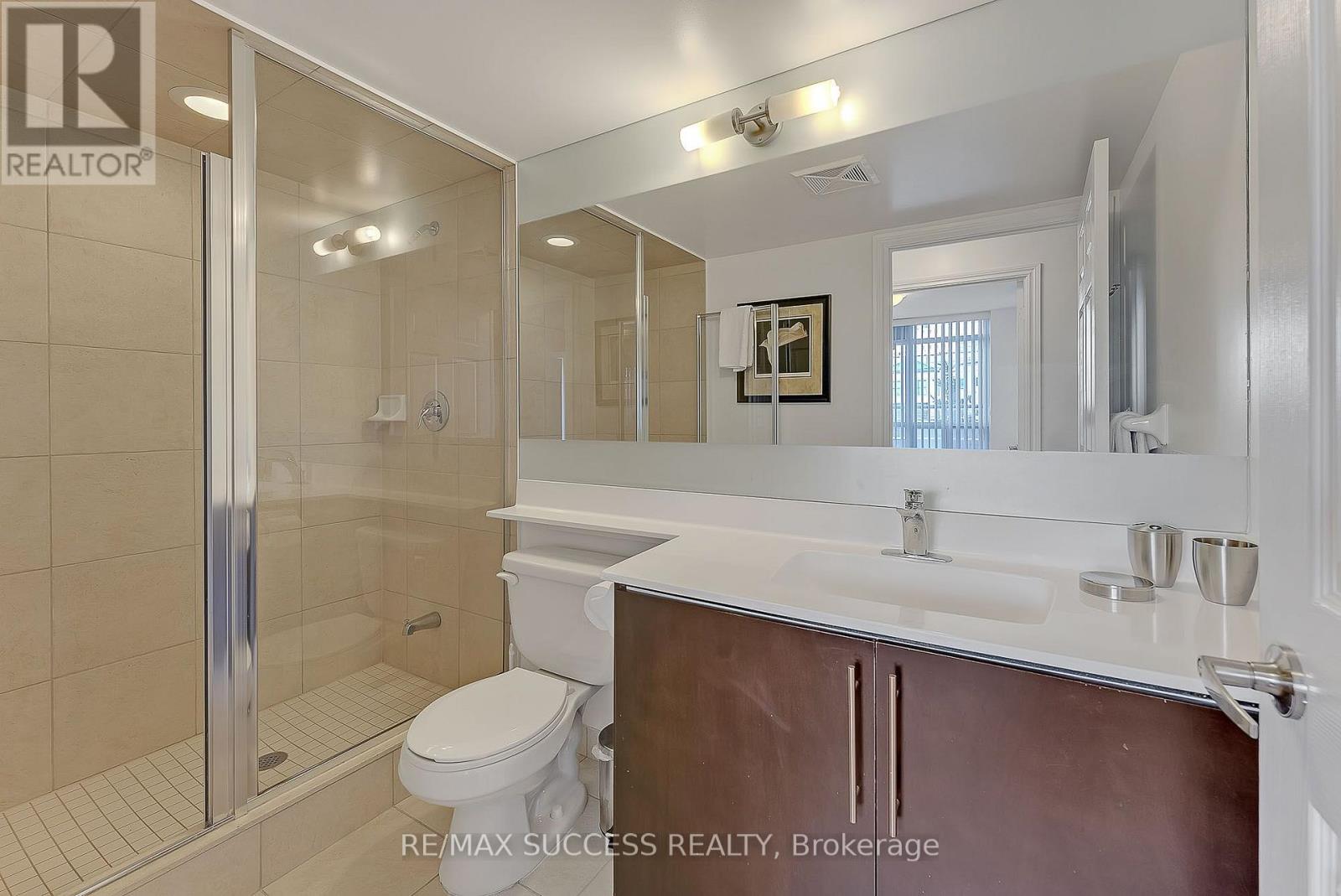 203 - 310 Burnhamthorpe Road W Property Photo 5
