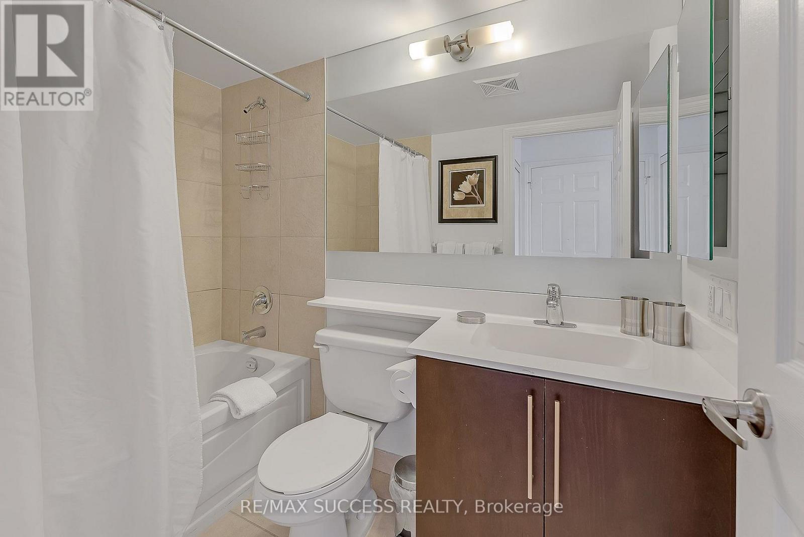 203 - 310 Burnhamthorpe Road W Property Photo 6