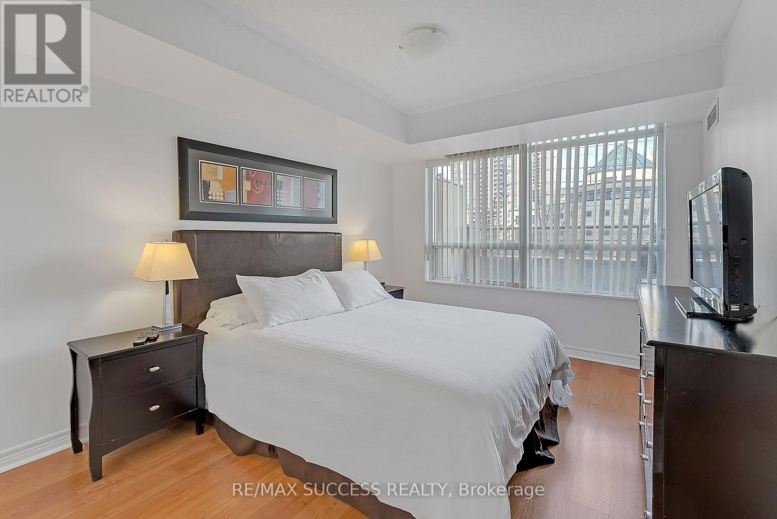 203 - 310 Burnhamthorpe Road W Property Photo 10