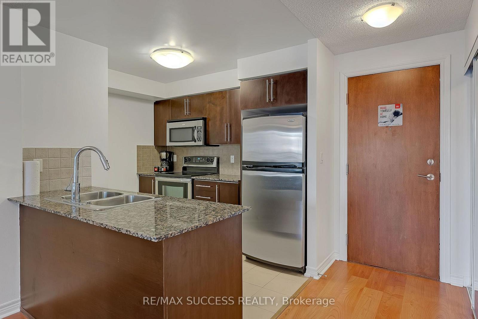 203 - 310 Burnhamthorpe Road W Property Photo 17