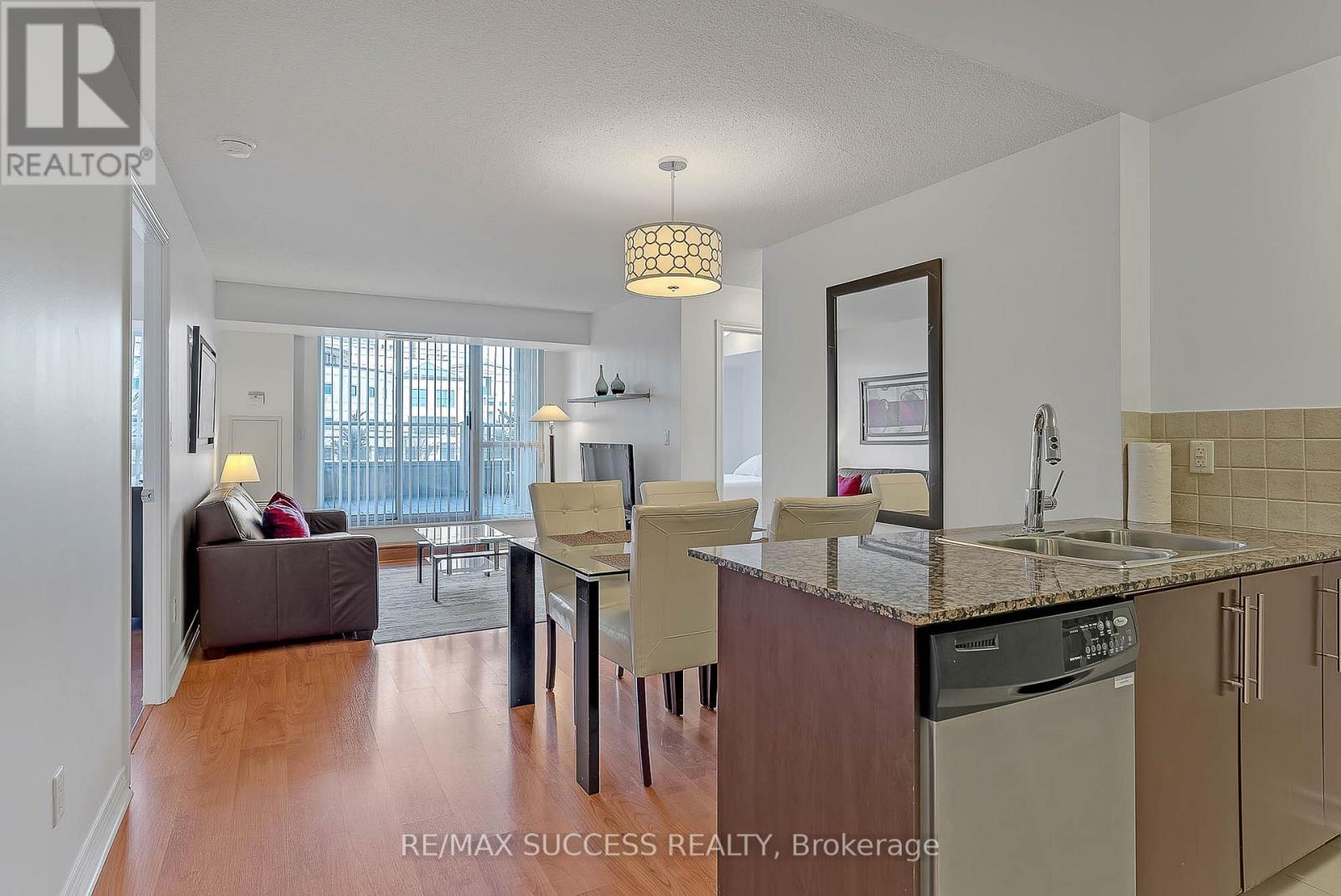 203 - 310 Burnhamthorpe Road W Property Photo 18