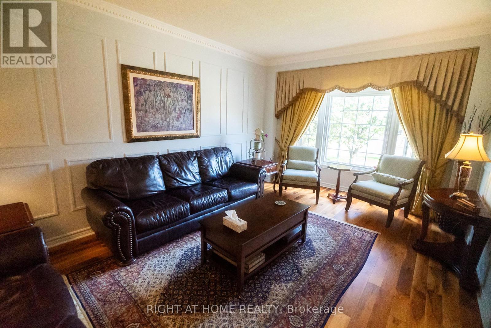 2427 Erin Centre Boulevard Property Photo 4