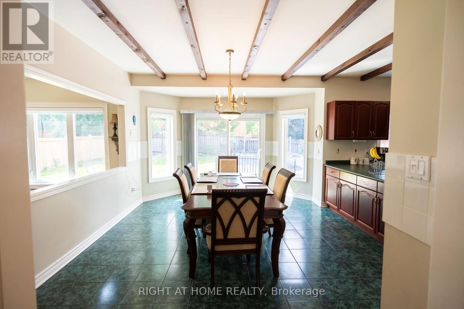 2427 Erin Centre Boulevard Property Photo 8