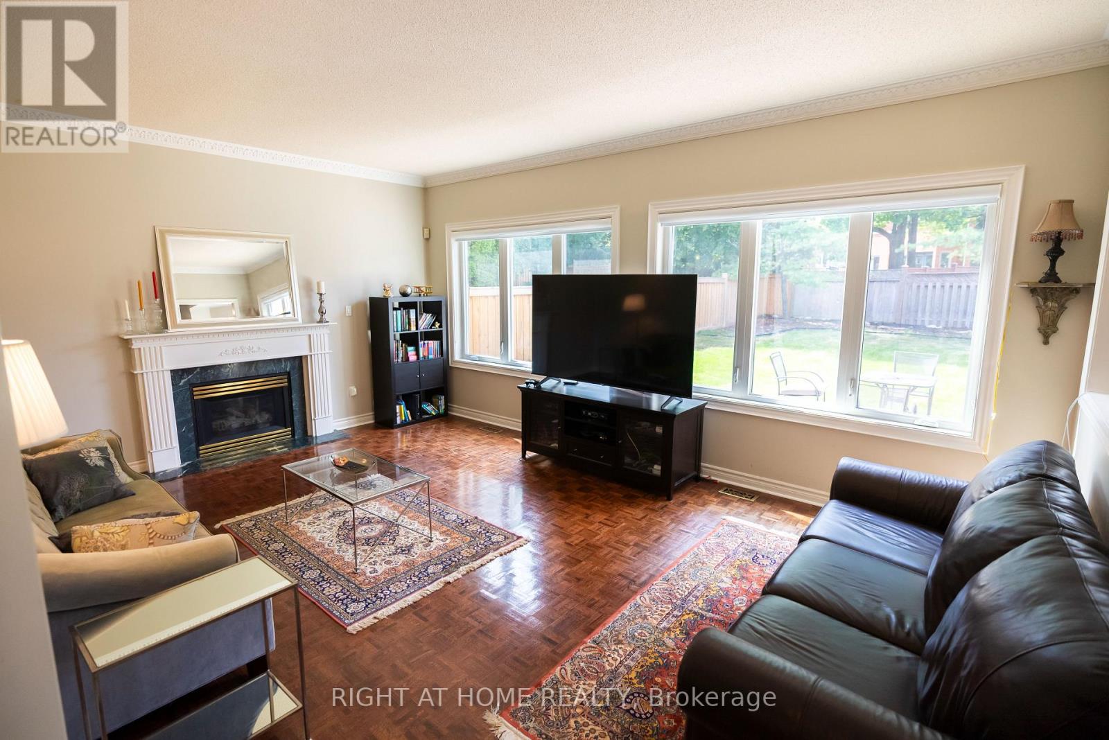 2427 Erin Centre Boulevard Property Photo 9