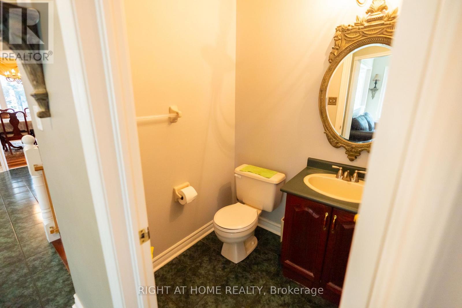 2427 Erin Centre Boulevard Property Photo 11