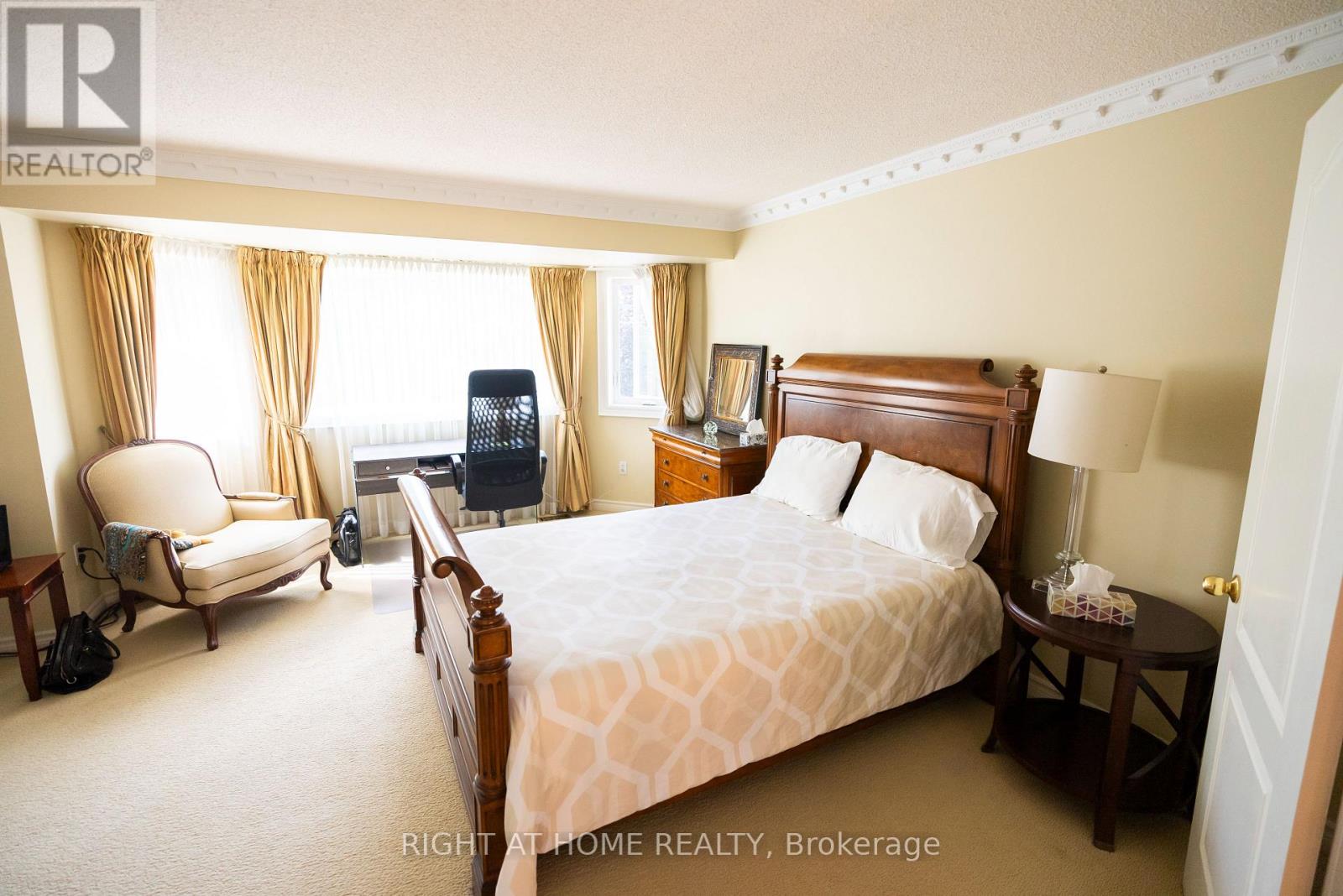 2427 Erin Centre Boulevard Property Photo 14