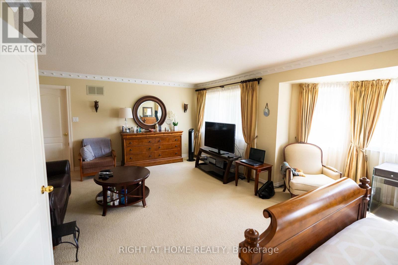 2427 Erin Centre Boulevard Property Photo 15