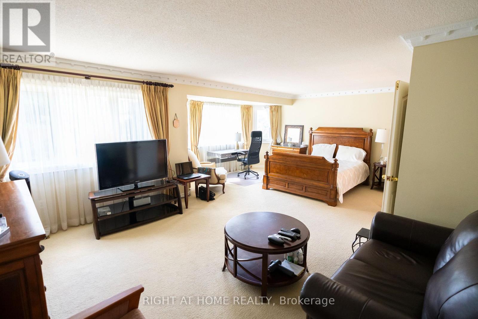 2427 Erin Centre Boulevard Property Photo 16