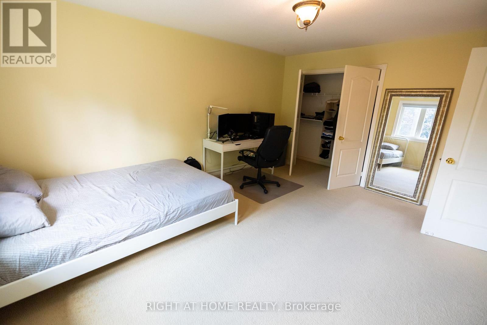 2427 Erin Centre Boulevard Property Photo 22