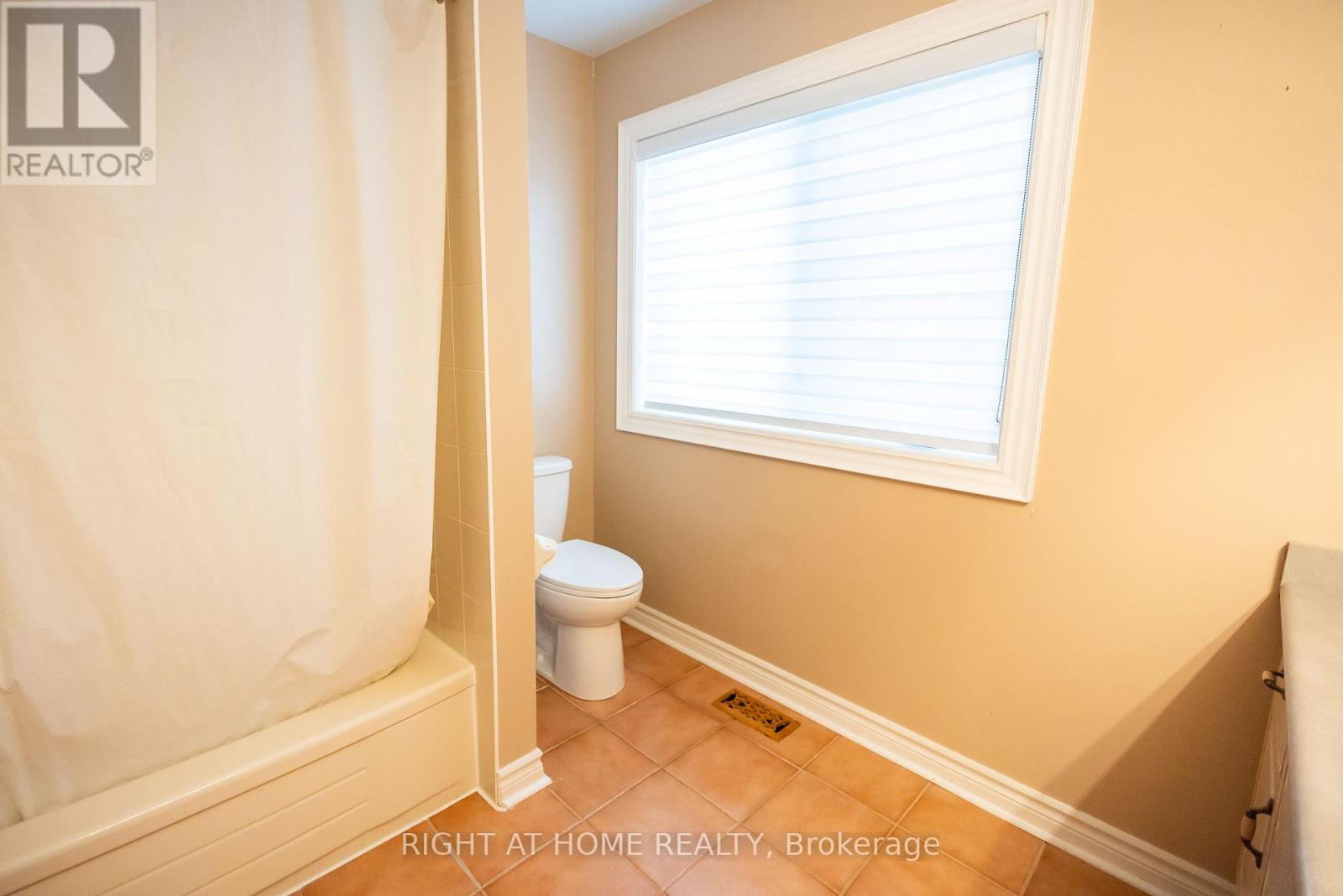 2427 Erin Centre Boulevard Property Photo 24