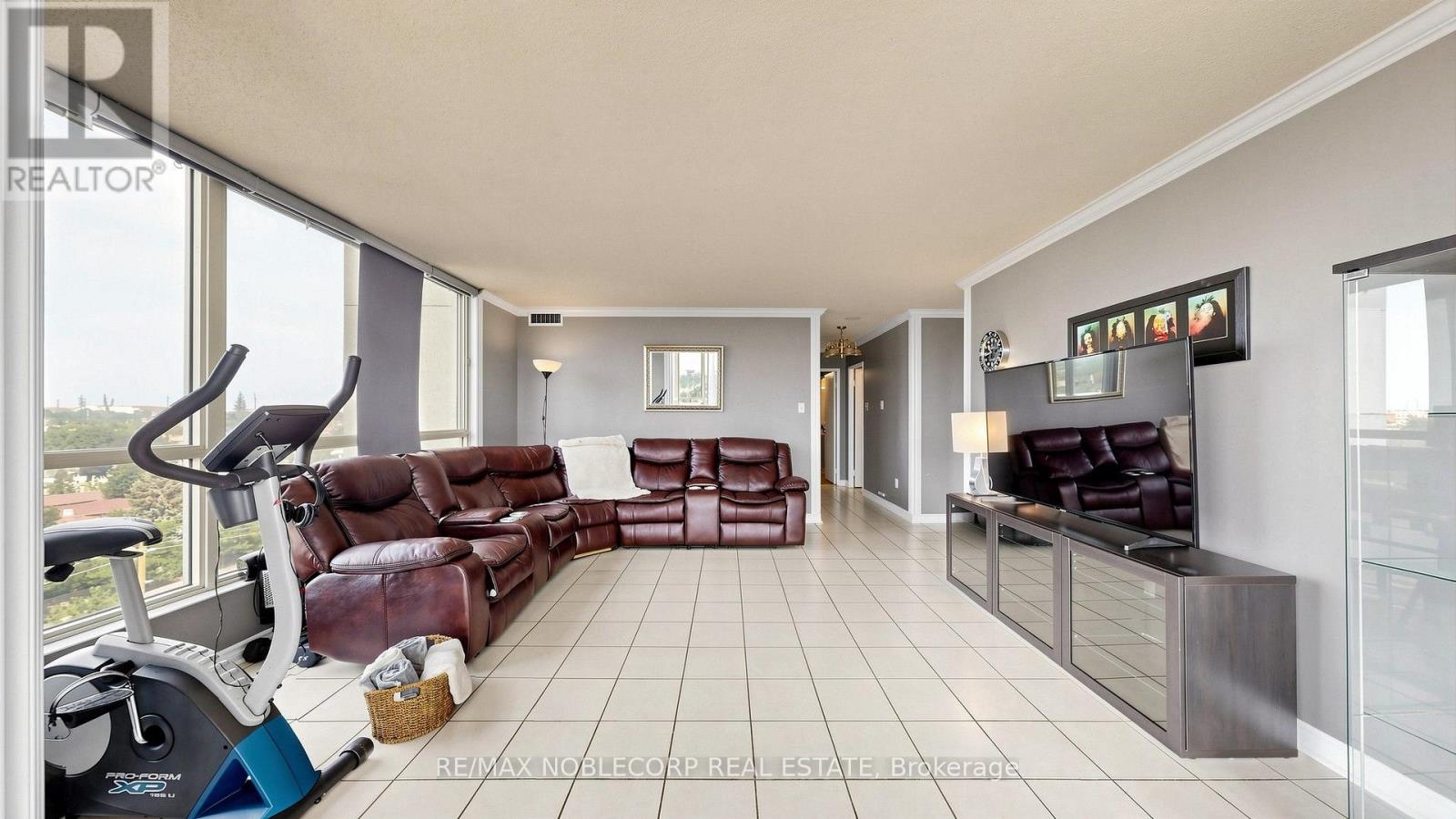804 - 2901 Kipling Avenue Property Photo 7