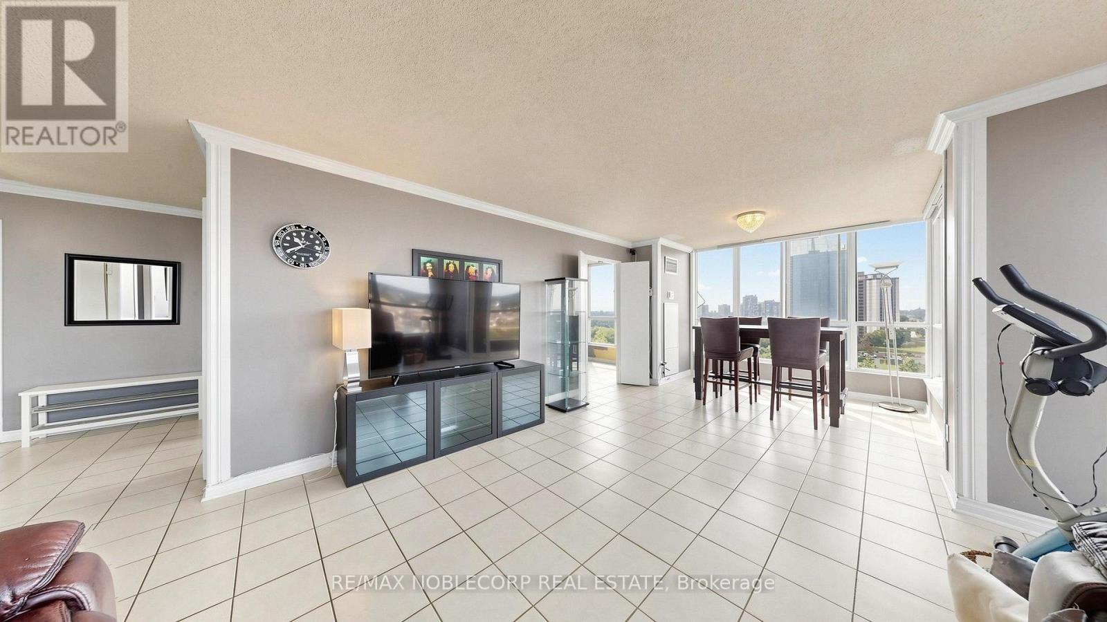 804 - 2901 Kipling Avenue Property Photo 11