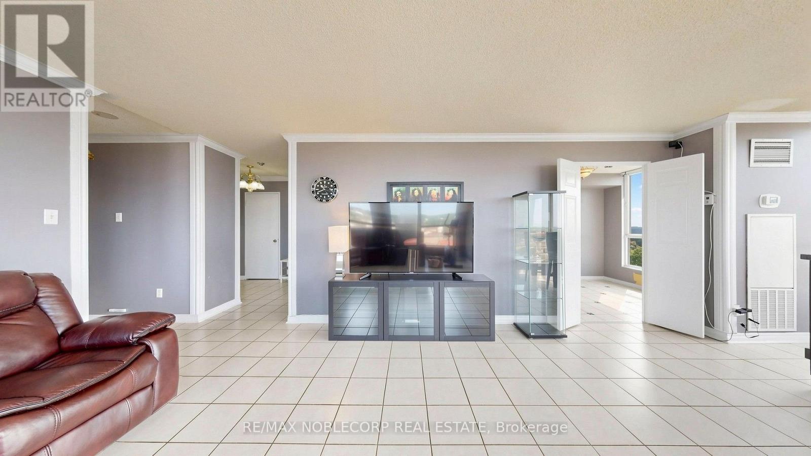 804 - 2901 Kipling Avenue Property Photo 13