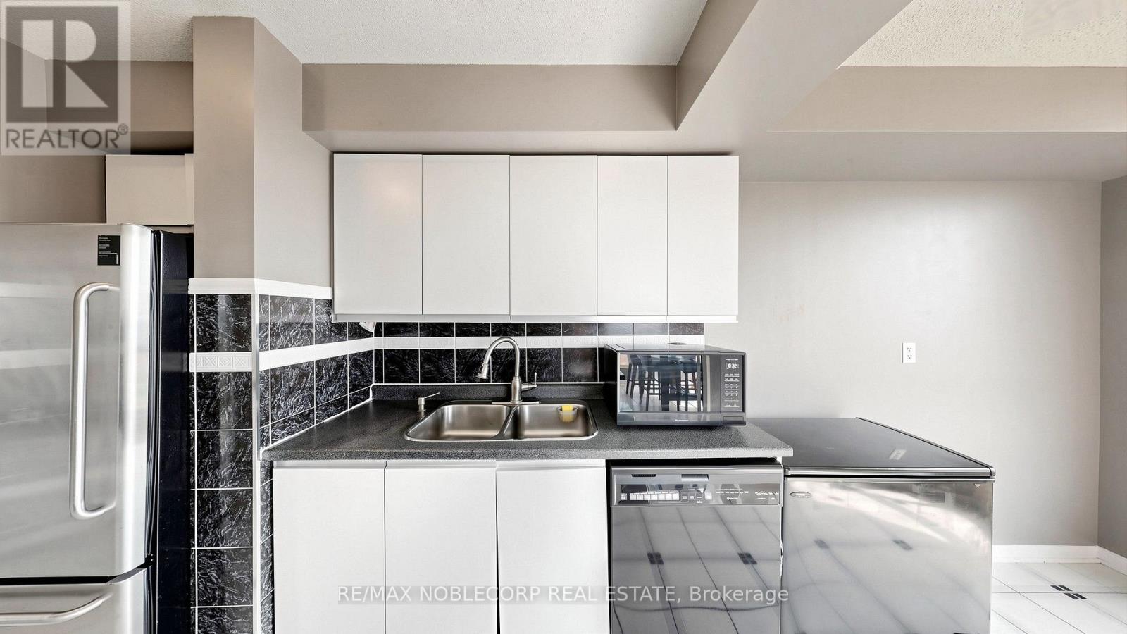 804 - 2901 Kipling Avenue Property Photo 23