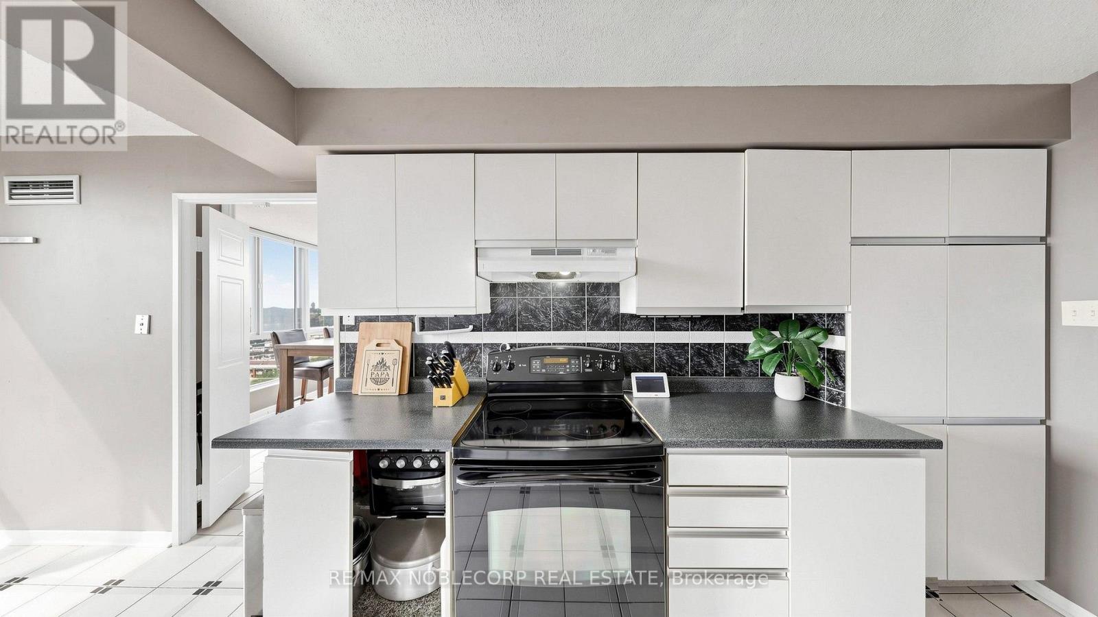 804 - 2901 Kipling Avenue Property Photo 24