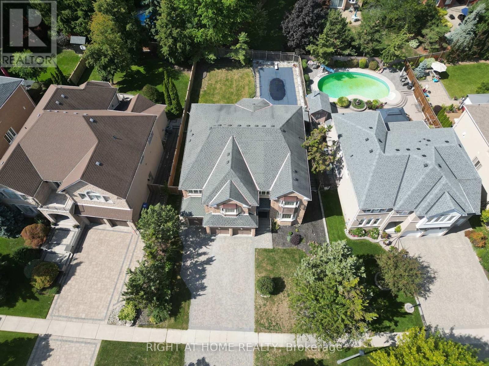 2427 ERIN CENTRE BOULEVARD Property Photo 1