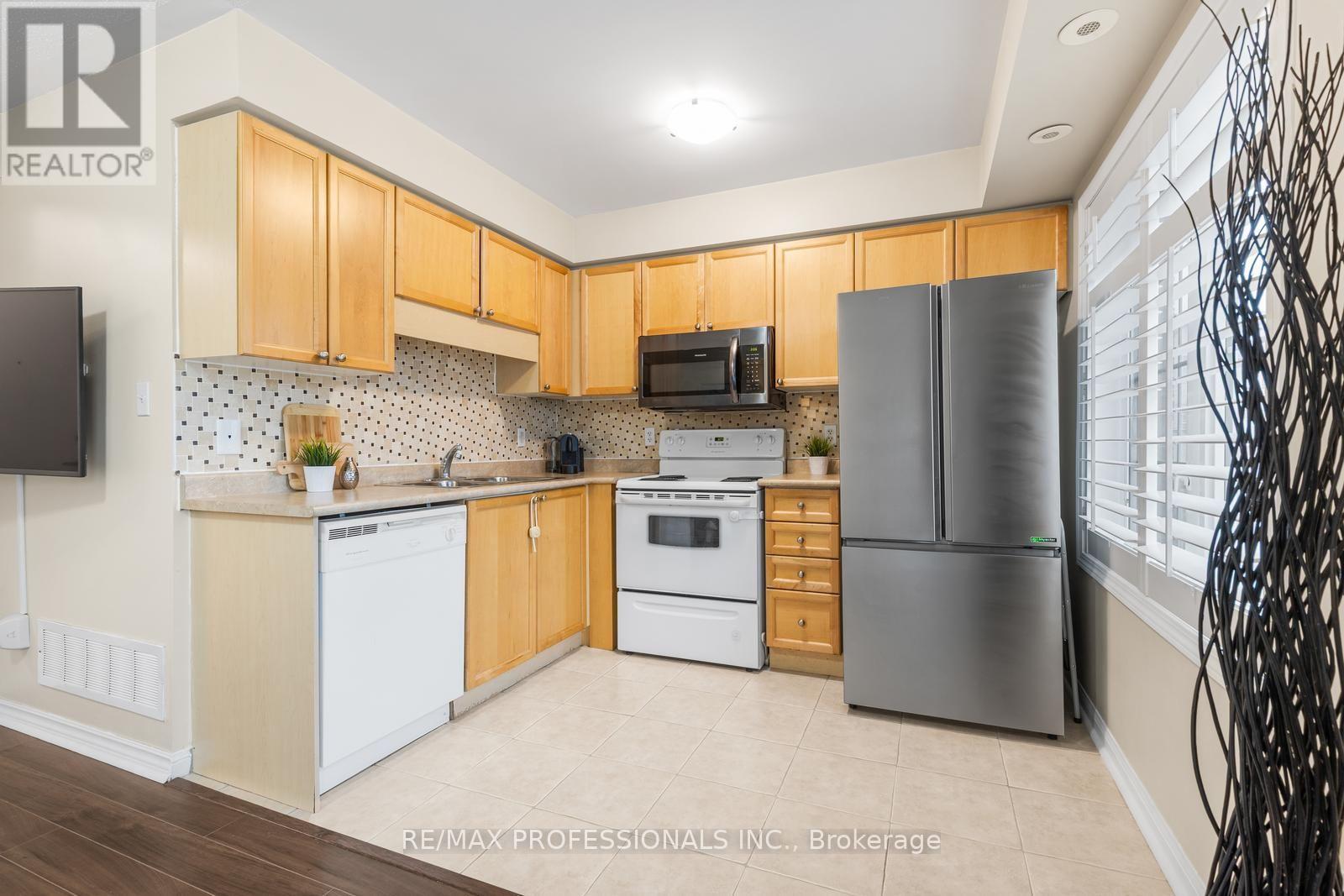 5 - 3025 Elmcreek Road Property Photo 6
