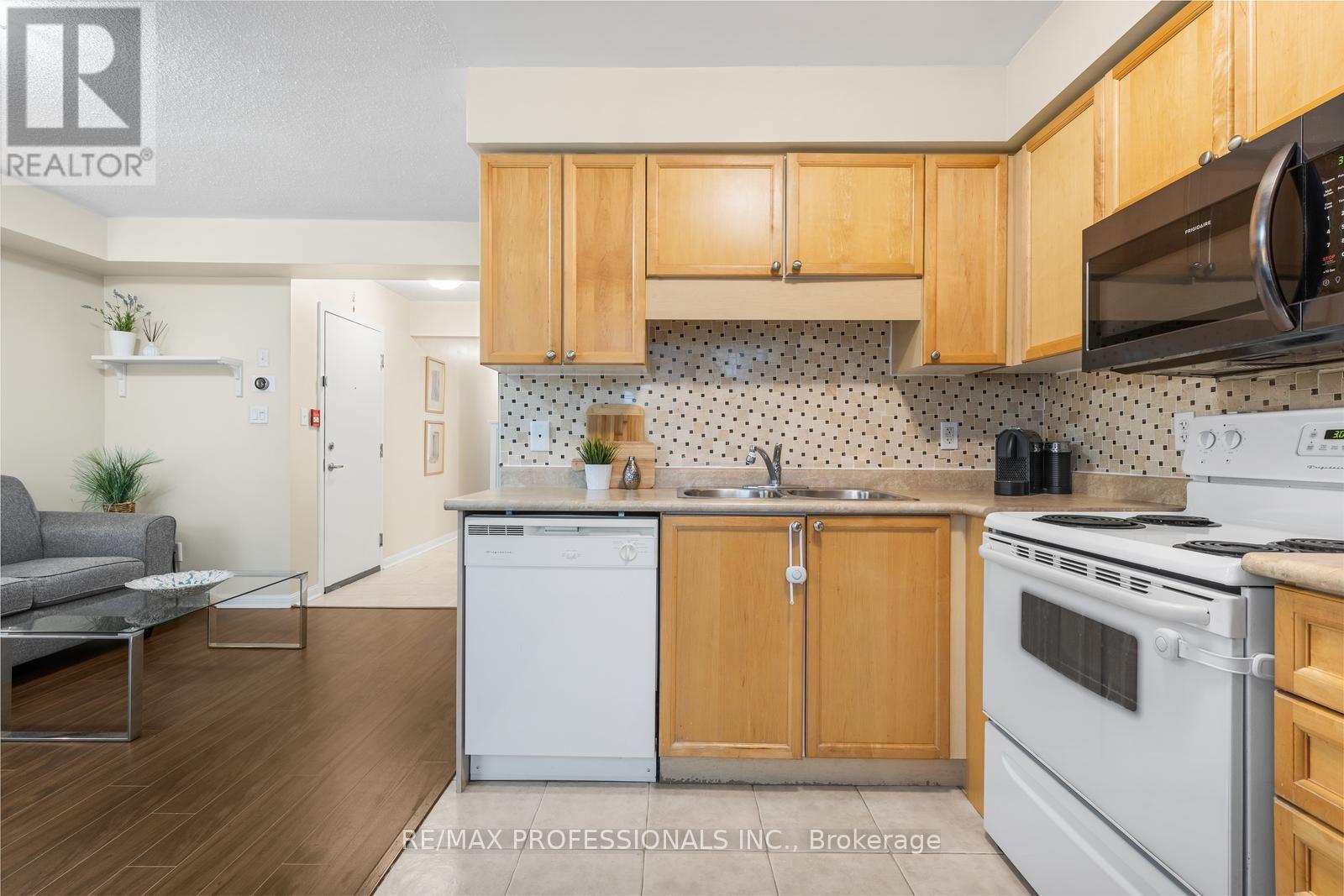 5 - 3025 Elmcreek Road Property Photo 7