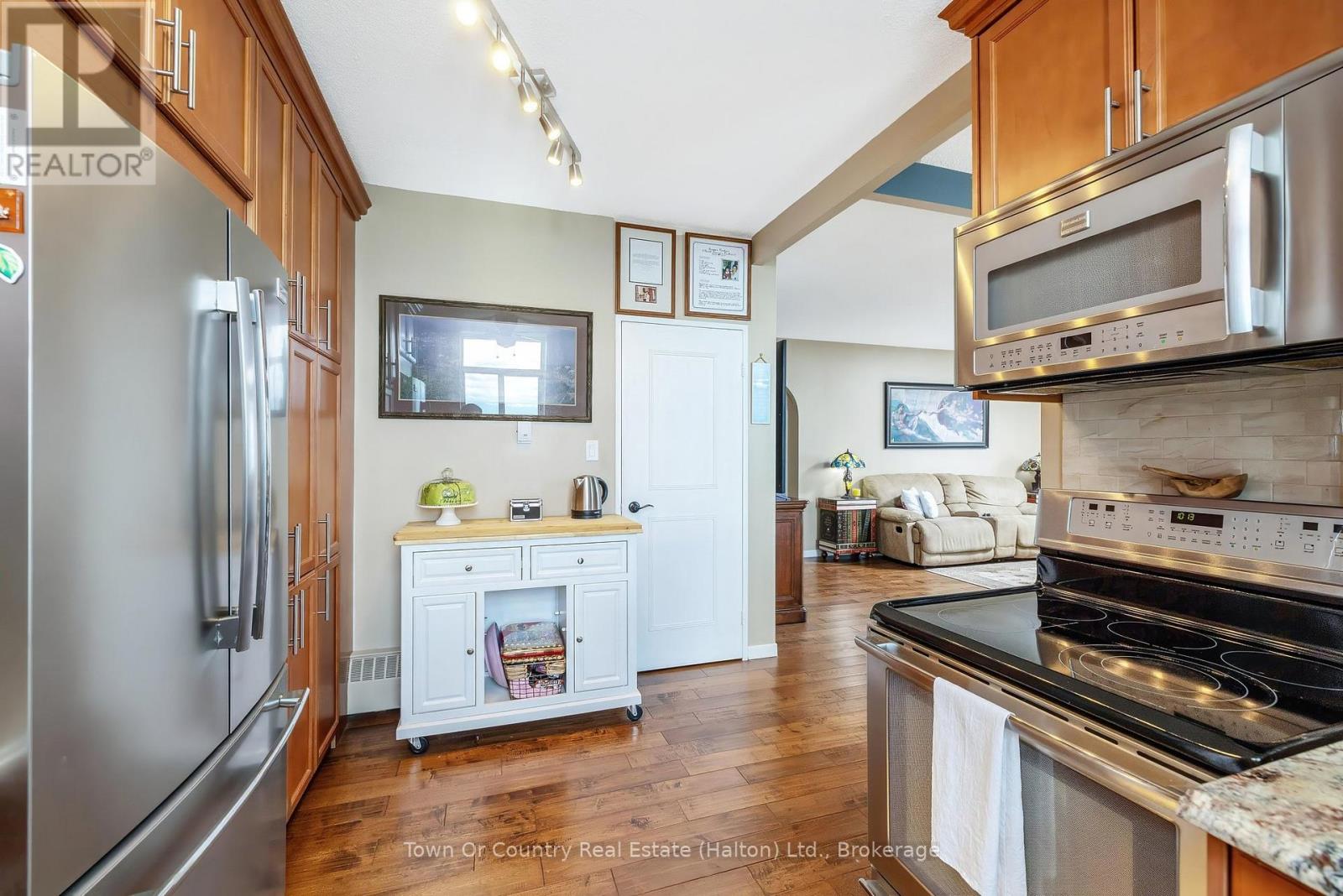 1906 - 5250 Lakeshore Road Property Photo 13