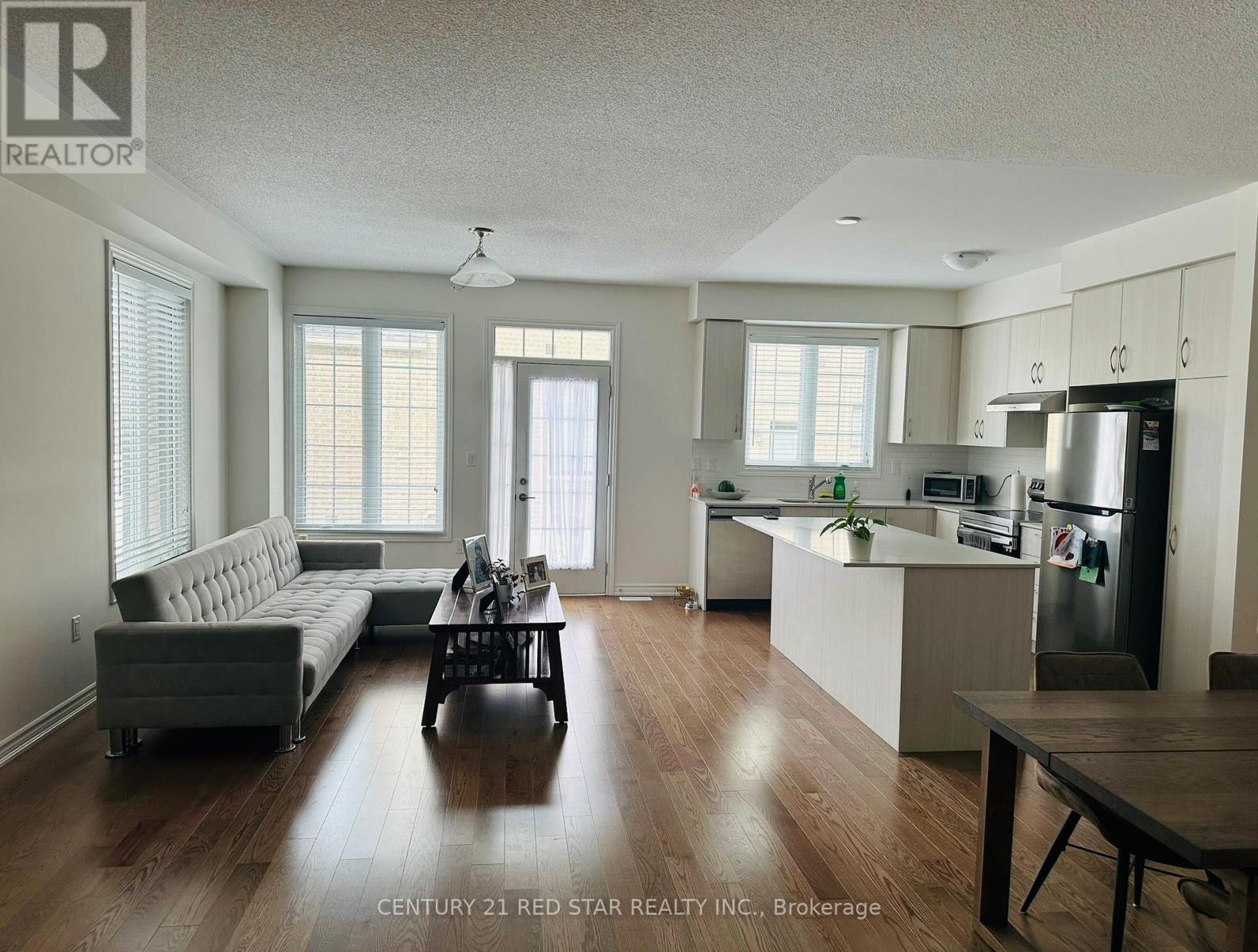 441 BERGAMOT AVENUE Property Photo 1